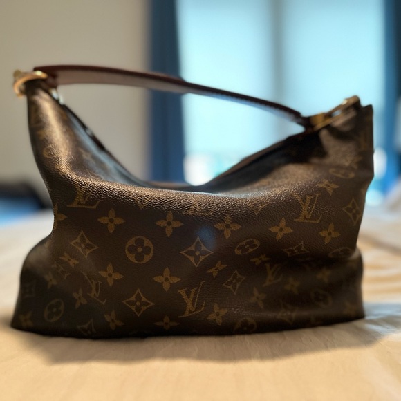 Louis Vuitton - Picture 6 of 15